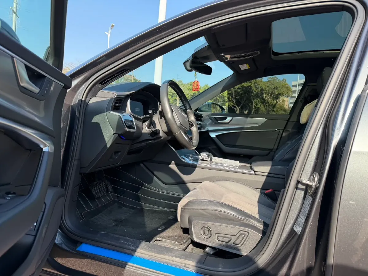 2021 Audi A6L 2.0T 224HP L4 7DCT,autocango,china used car exporter,china ev exporter,chinese used car exporter,chinese used ev exporter