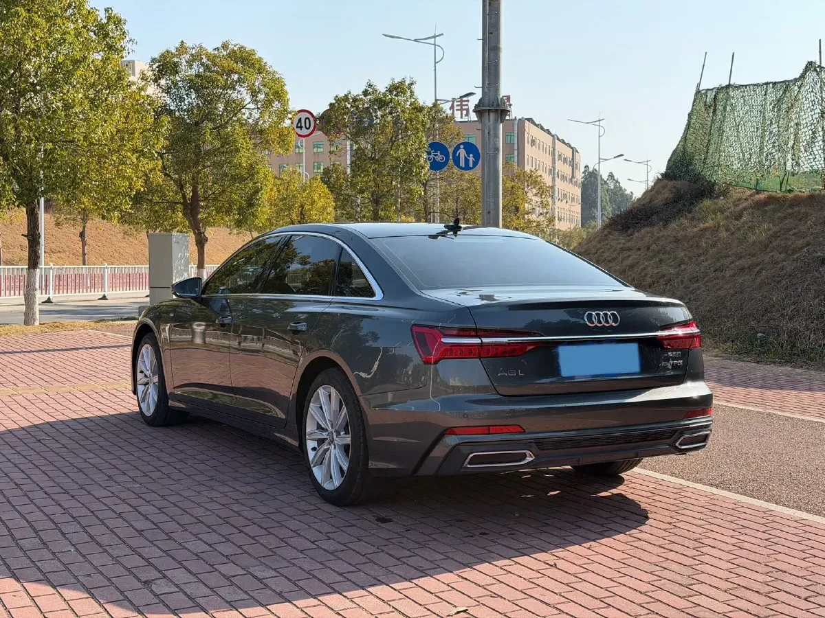 2021 Audi A6L 2.0T 224HP L4 7DCT,autocango,china used car exporter,china ev exporter,chinese used car exporter,chinese used ev exporter