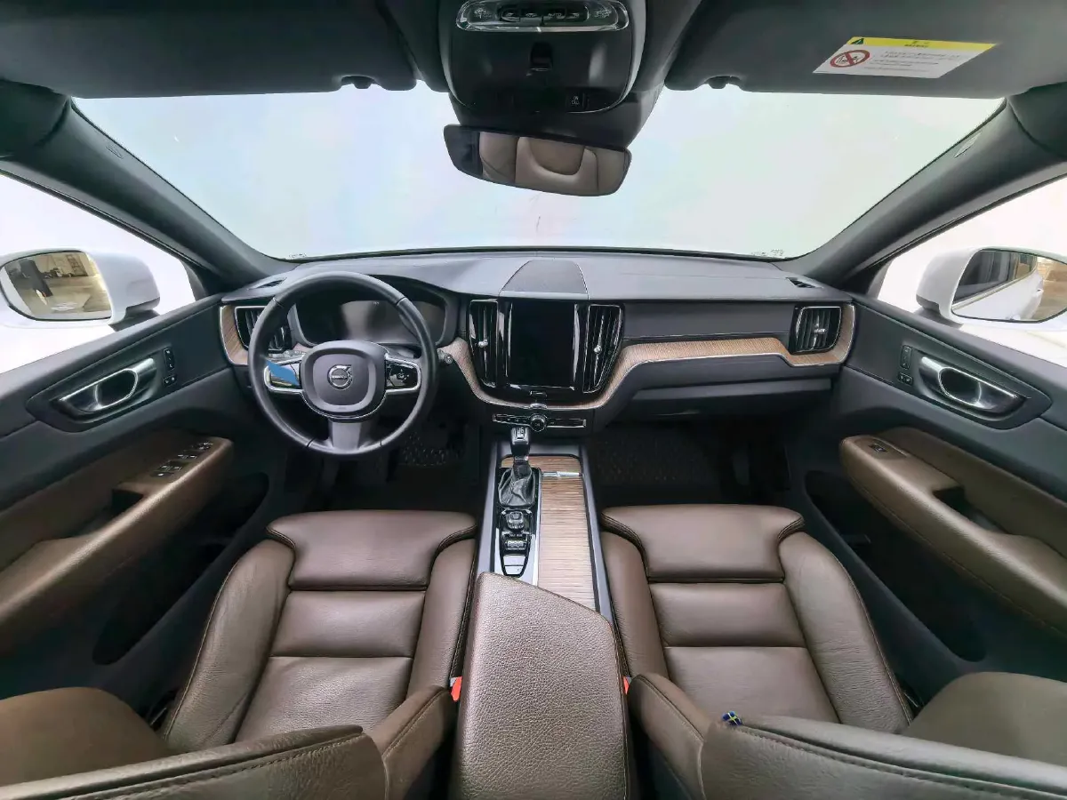 2020 Volvo XC60 2.0T 254HP L4 8AT,autocango,china used car exporter,china ev exporter,chinese used car exporter,chinese used ev exporter