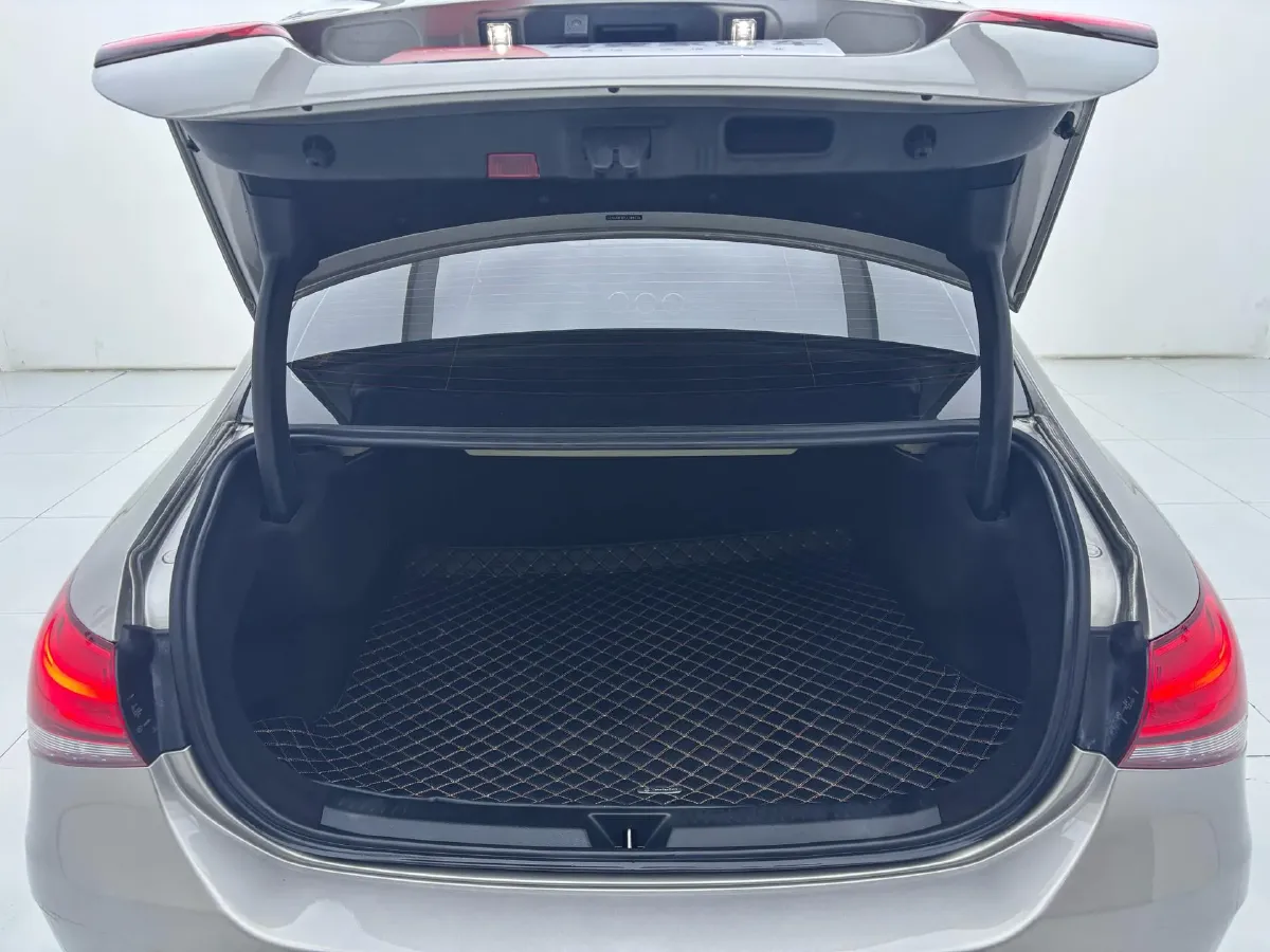 2020 Mercedes-Benz A Class 1.3T 136HP L4 7DCT,autocango,china used car exporter,china ev exporter,chinese used car exporter,chinese used ev exporter