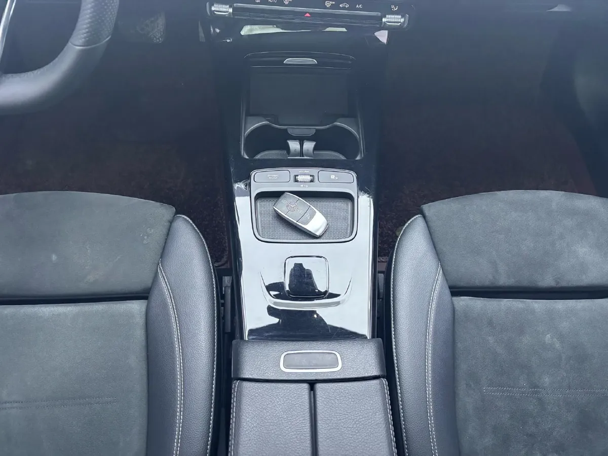 2020 Mercedes-Benz A Class 1.3T 136HP L4 7DCT,autocango,china used car exporter,china ev exporter,chinese used car exporter,chinese used ev exporter