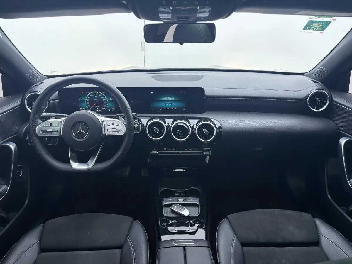 2020 Mercedes-Benz A Class 1.3T 136HP L4 7DCT,autocango,china used car exporter,china ev exporter,chinese used car exporter,chinese used ev exporter