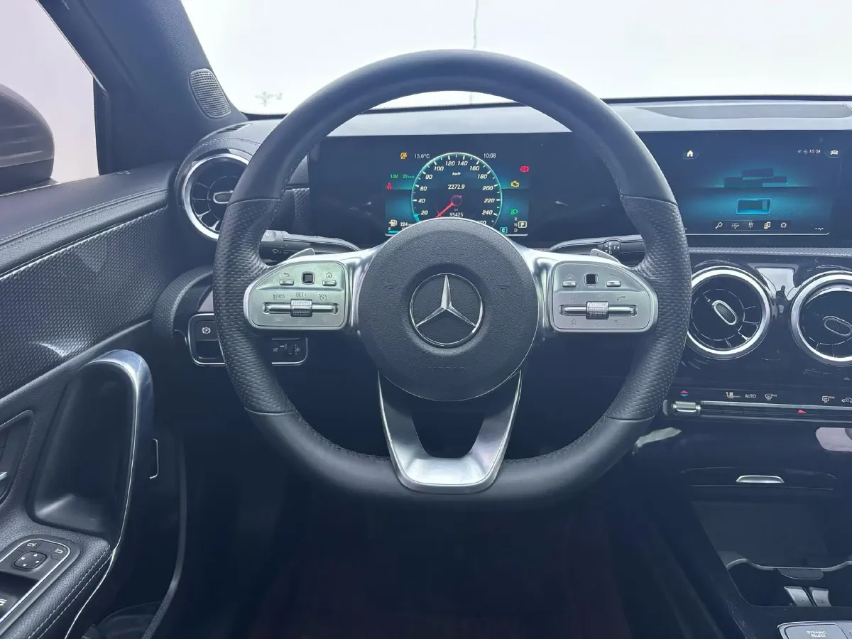 2020 Mercedes-Benz A Class 1.3T 136HP L4 7DCT,autocango,china used car exporter,china ev exporter,chinese used car exporter,chinese used ev exporter