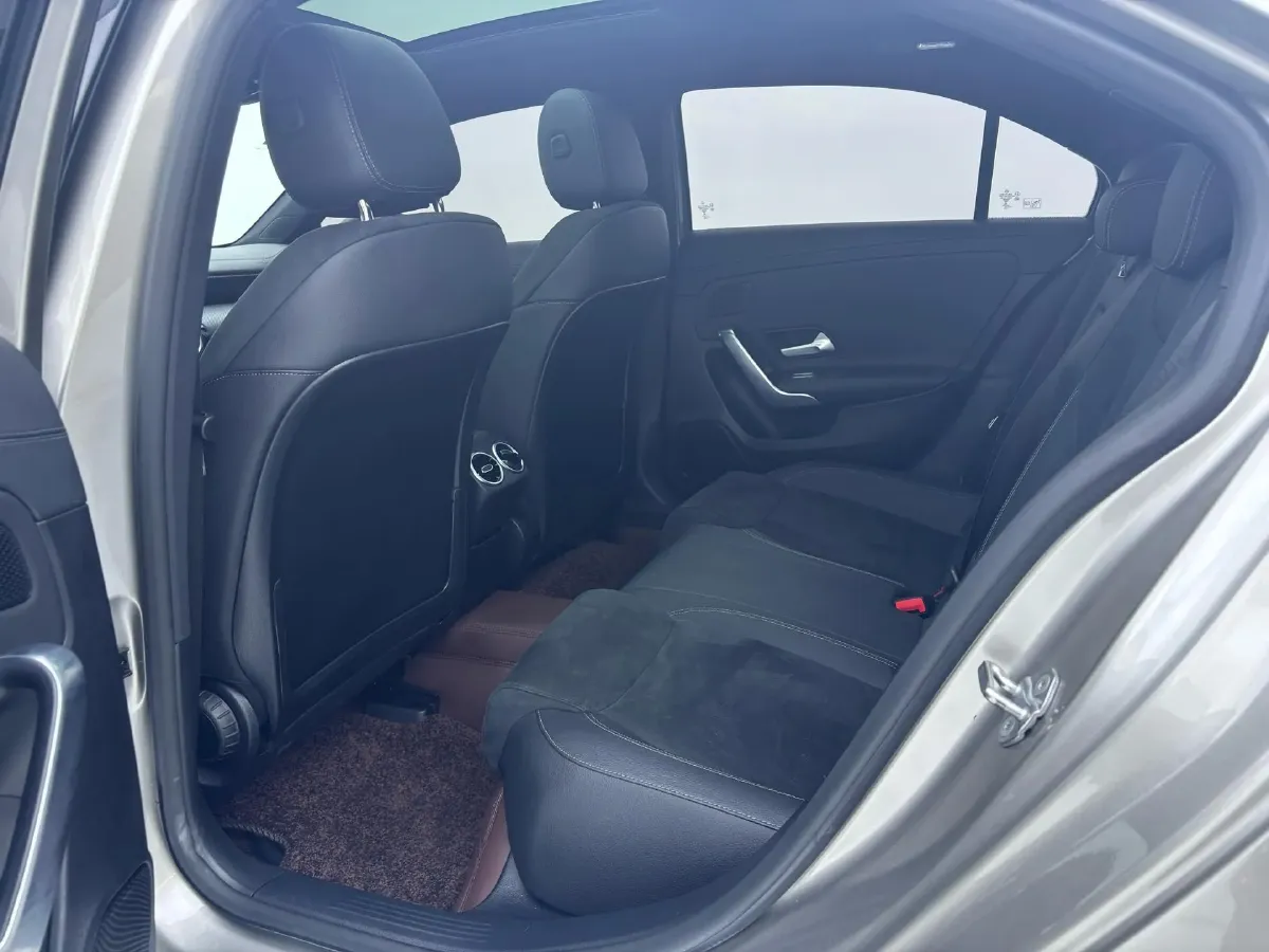 2020 Mercedes-Benz A Class 1.3T 136HP L4 7DCT,autocango,china used car exporter,china ev exporter,chinese used car exporter,chinese used ev exporter