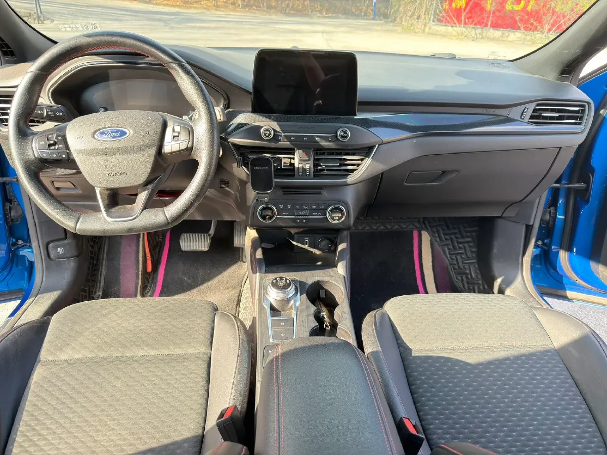 2020 Ford Focus 1.5T 174HP L3 8AT,autocango,china used car exporter,china ev exporter,chinese used car exporter,chinese used ev exporter