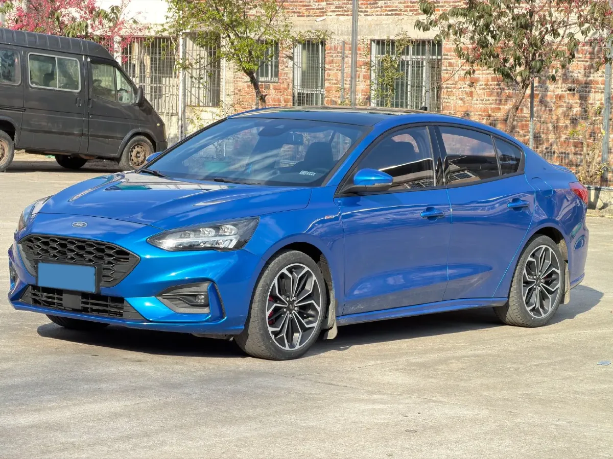 2020 Ford Focus 1.5T 174HP L3 8AT,autocango,china used car exporter,china ev exporter,chinese used car exporter,chinese used ev exporter