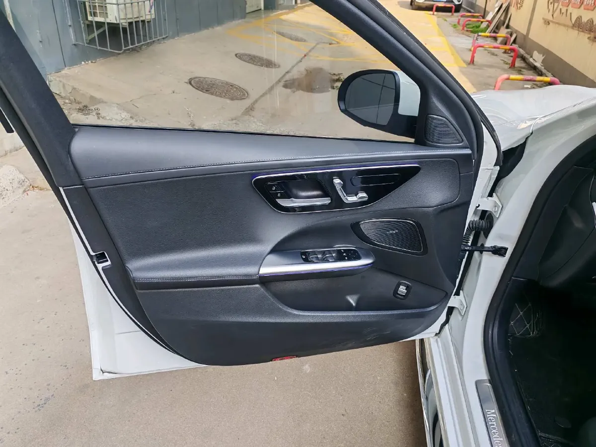 2025 Mercedes-Benz C Class 1.5T 204HP L4 9AT,autocango,china used car exporter,china ev exporter,chinese used car exporter,chinese used ev exporter