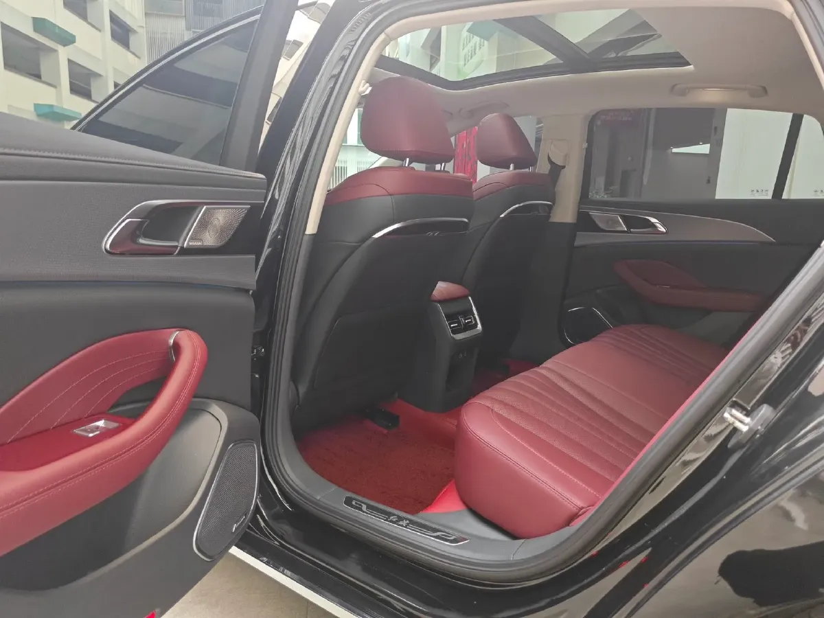 2024 HongQi H5 2.0T 224HP L4 8AT,autocango,china used car exporter,china ev exporter,chinese used car exporter,chinese used ev exporter