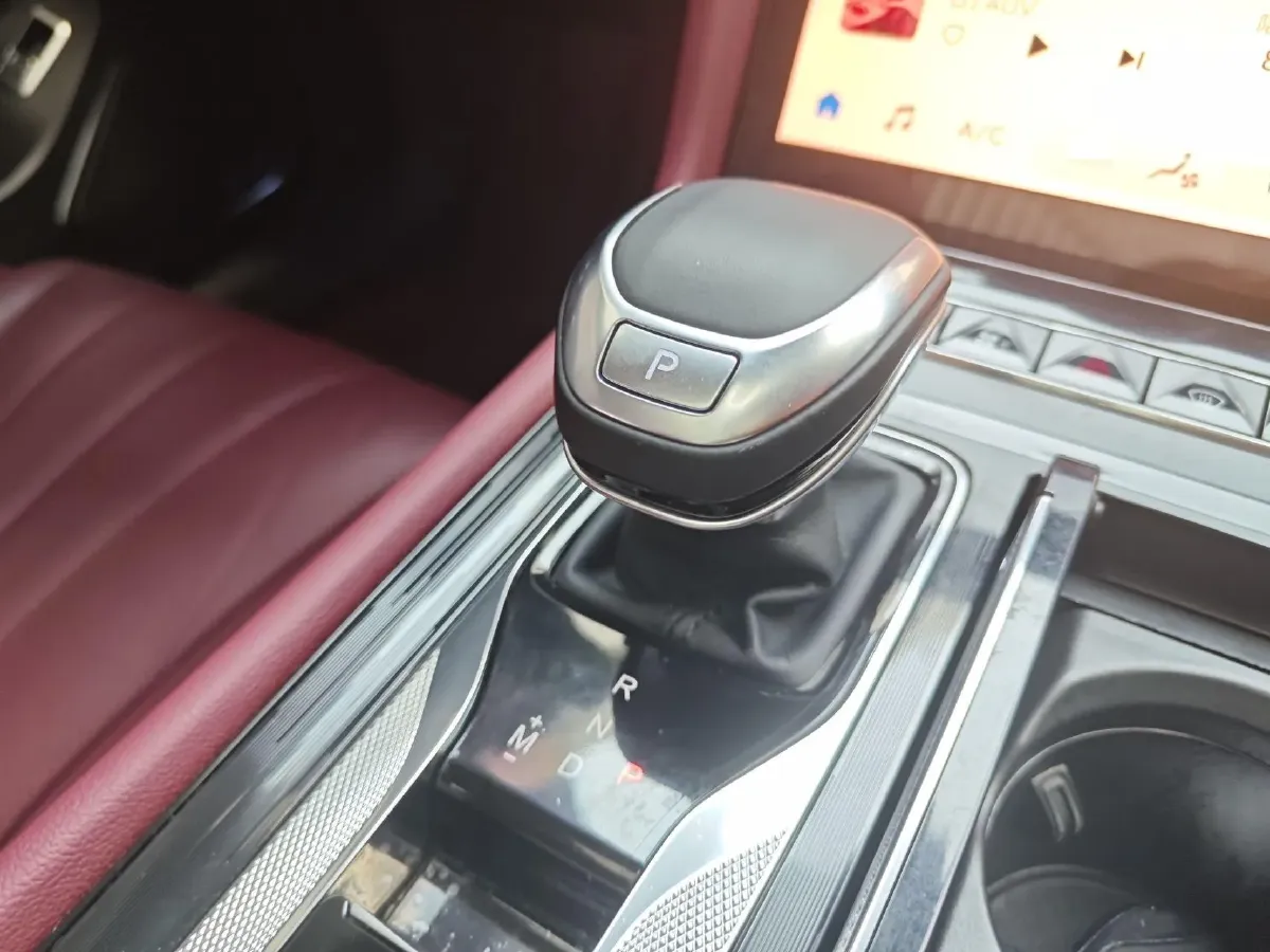 2024 HongQi H5 2.0T 224HP L4 8AT,autocango,china used car exporter,china ev exporter,chinese used car exporter,chinese used ev exporter