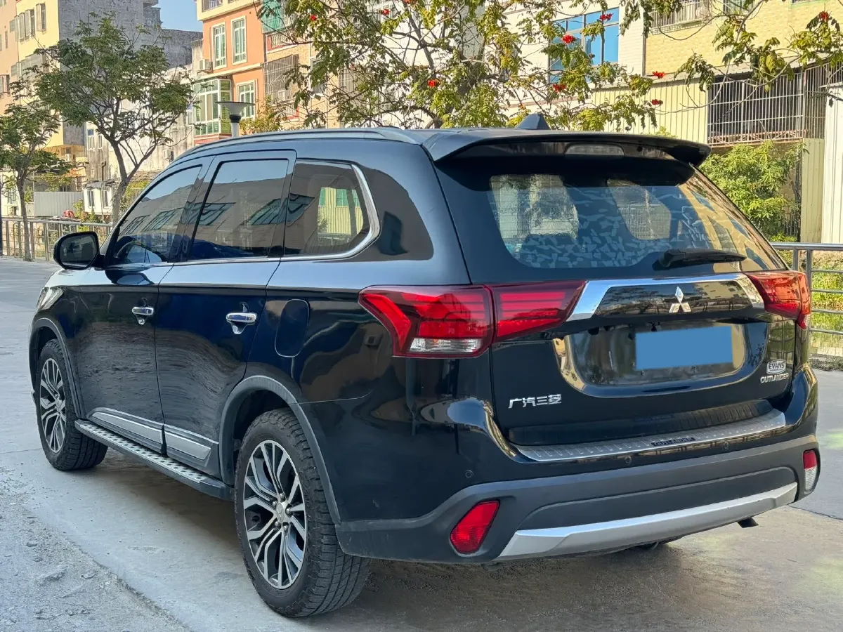 2018 Mitsubishi Outlander 2.4L 192HP L4 CVT,autocango,china used car exporter,china ev exporter,chinese used car exporter,chinese used ev exporter