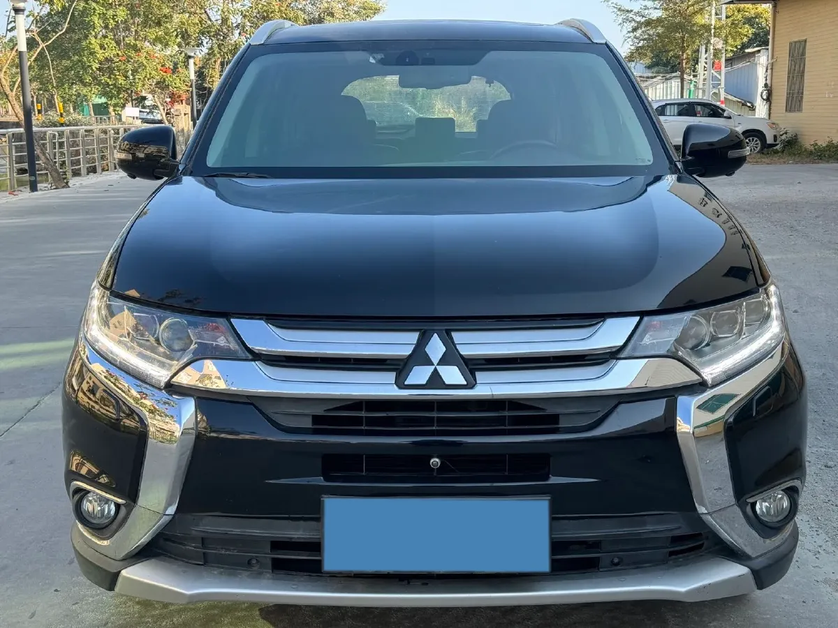2018 Mitsubishi Outlander 2.4L 192HP L4 CVT,autocango,china used car exporter,china ev exporter,chinese used car exporter,chinese used ev exporter