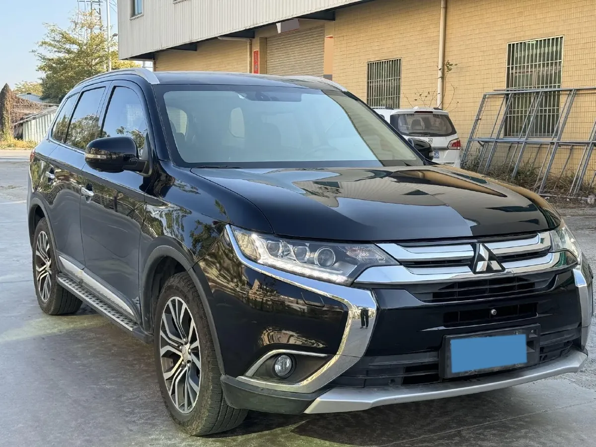 2018 Mitsubishi Outlander 2.4L 192HP L4 CVT,autocango,china used car exporter,china ev exporter,chinese used car exporter,chinese used ev exporter