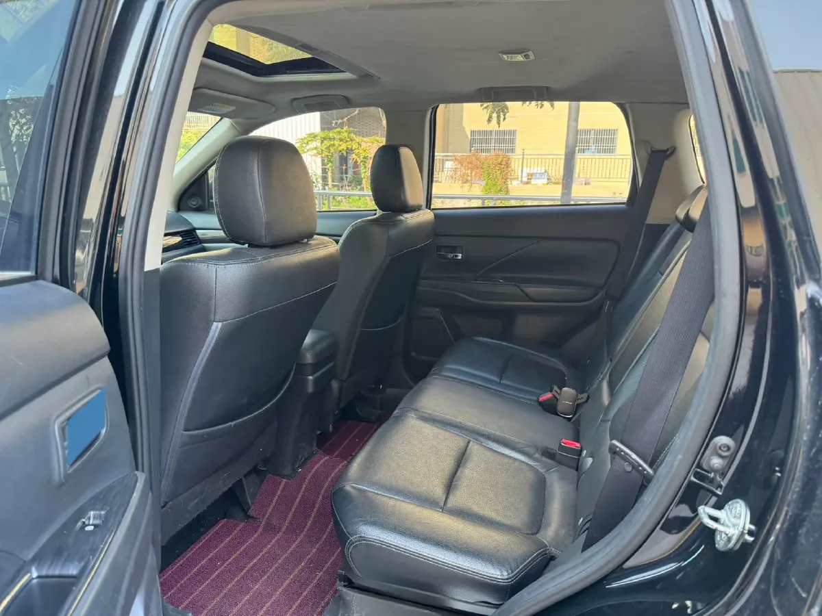 2018 Mitsubishi Outlander 2.4L 192HP L4 CVT,autocango,china used car exporter,china ev exporter,chinese used car exporter,chinese used ev exporter