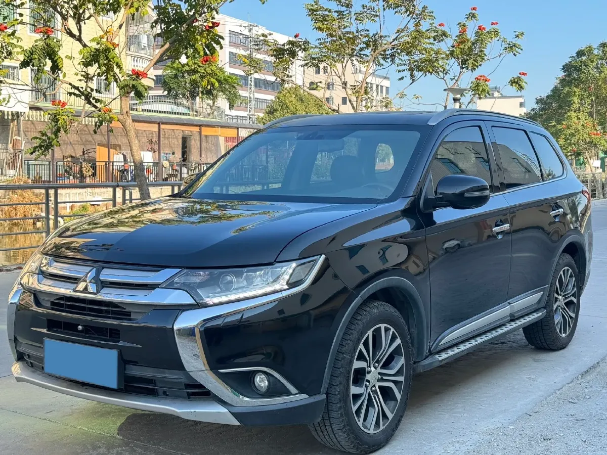 2018 Mitsubishi Outlander 2.4L 192HP L4 CVT,autocango,china used car exporter,china ev exporter,chinese used car exporter,chinese used ev exporter