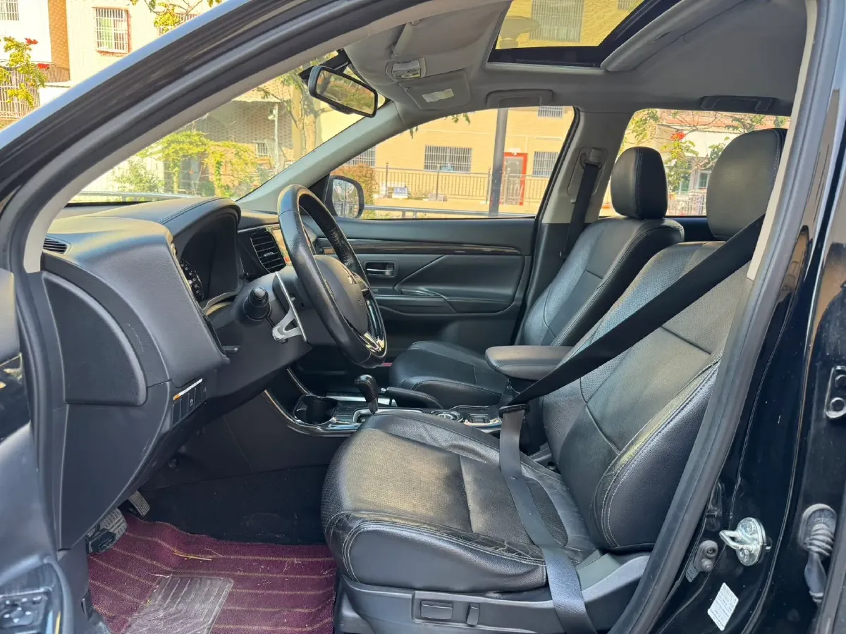 2018 Mitsubishi Outlander 2.4L 192HP L4 CVT,autocango,china used car exporter,china ev exporter,chinese used car exporter,chinese used ev exporter