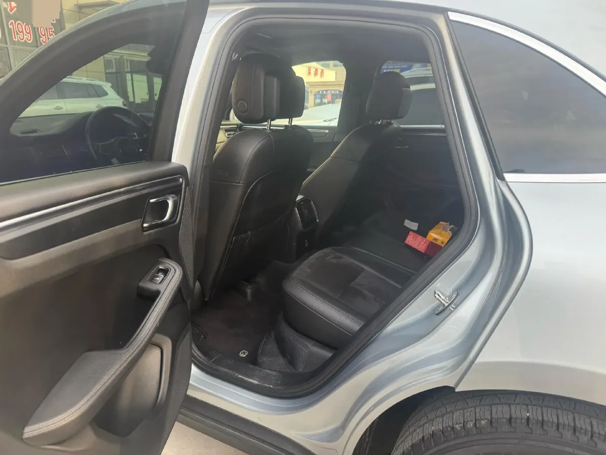 2018 Porsche Macan 2.0T 252HP L4 7DCT,autocango,china used car exporter,china ev exporter,chinese used car exporter,chinese used ev exporter