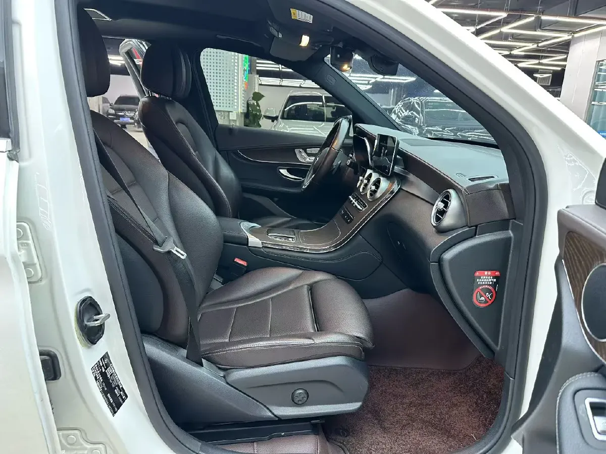 2020 Mercedes-Benz GLC Class 2.0T 258HP L4 9AT,autocango,china used car exporter,china ev exporter,chinese used car exporter,chinese used ev exporter