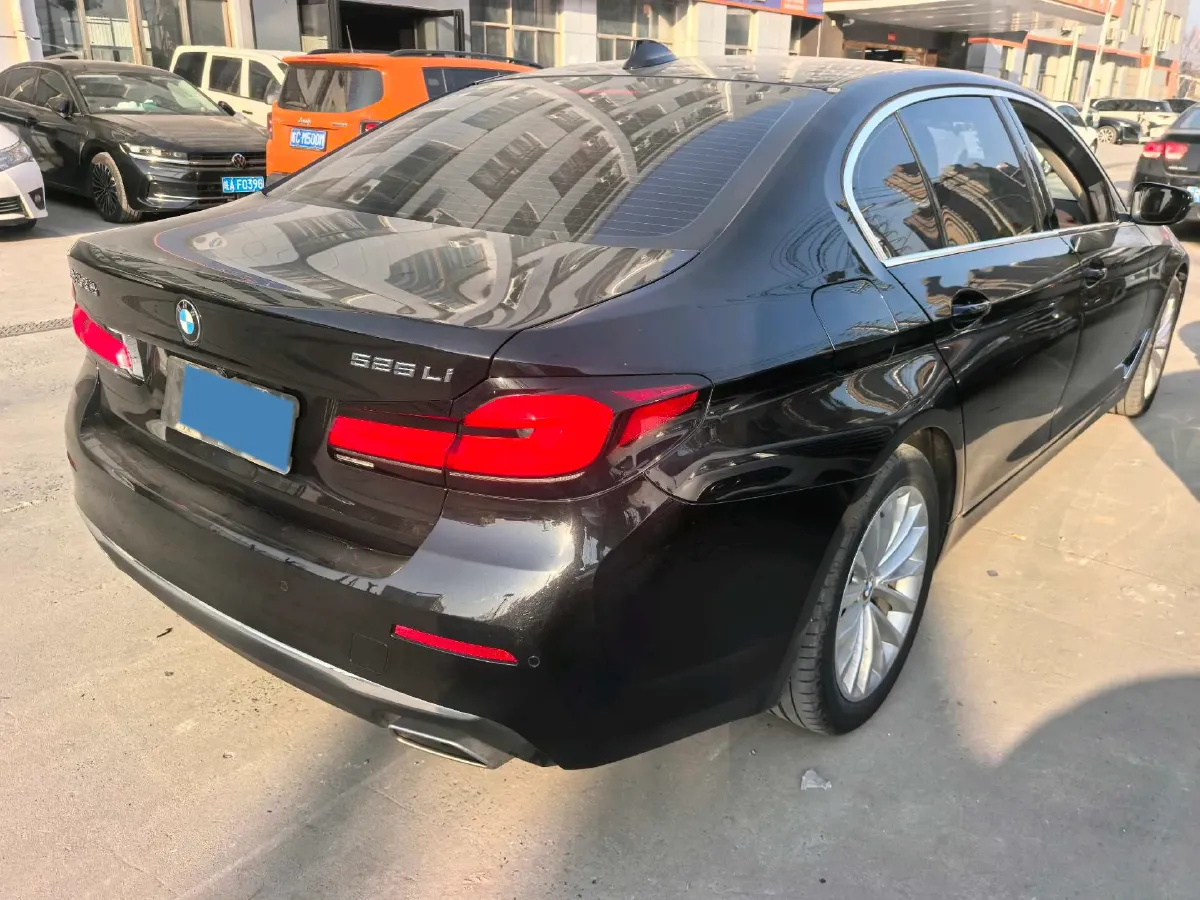2021 BMW 5 Series 2.0T 184HP L4 8AT,autocango,china used car exporter,china ev exporter,chinese used car exporter,chinese used ev exporter