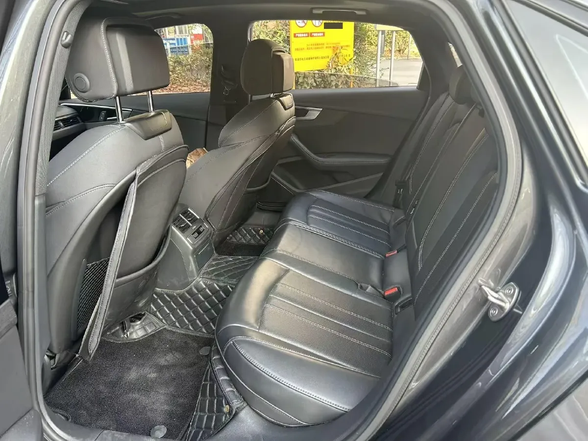 2023 Audi A4L 2.0T 190HP L4 7DCT,autocango,china used car exporter,china ev exporter,chinese used car exporter,chinese used ev exporter