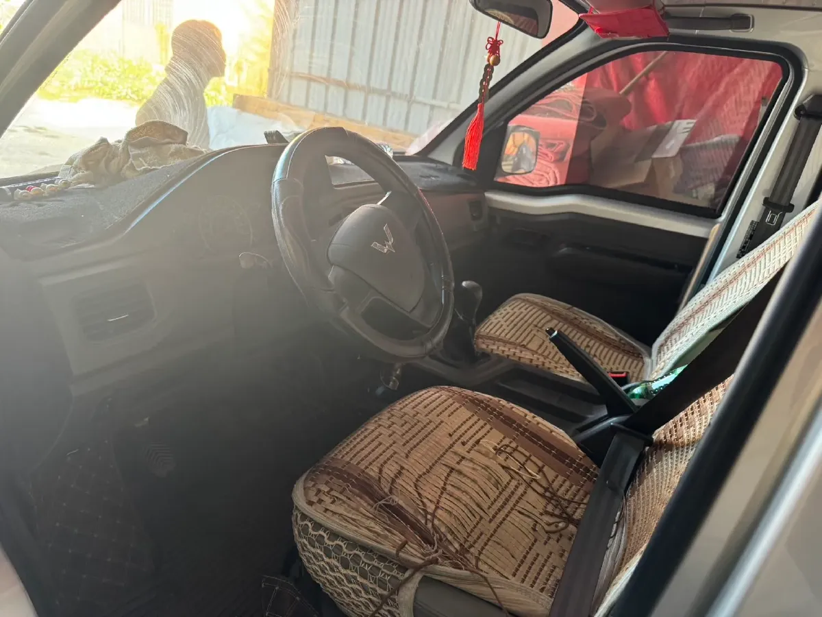 2023 WuLing RongGuang New Truck 1.5L 102HP L4 5MT,autocango,china used car exporter,china ev exporter,chinese used car exporter,chinese used ev exporter