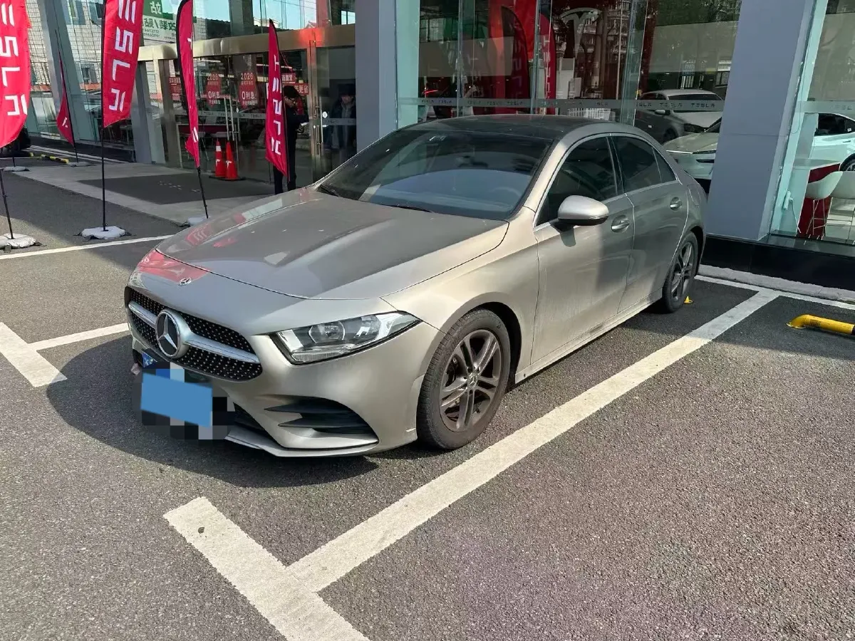 2020 Mercedes-Benz A Class 1.3T 136HP L4 7DCT,autocango,china used car exporter,china ev exporter,chinese used car exporter,chinese used ev exporter