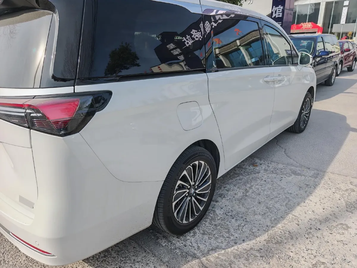 2025 Buick GL8 1.5T 180HP L4 2DHT PHEV,autocango,china used car exporter,china ev exporter,chinese used car exporter,chinese used ev exporter