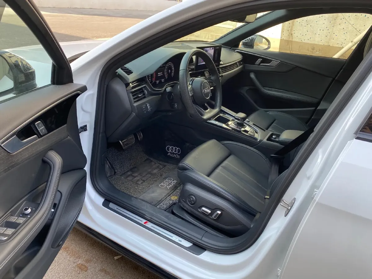 2024 Audi A4L 2.0T 190HP L4 7DCT,autocango,china used car exporter,china ev exporter,chinese used car exporter,chinese used ev exporter