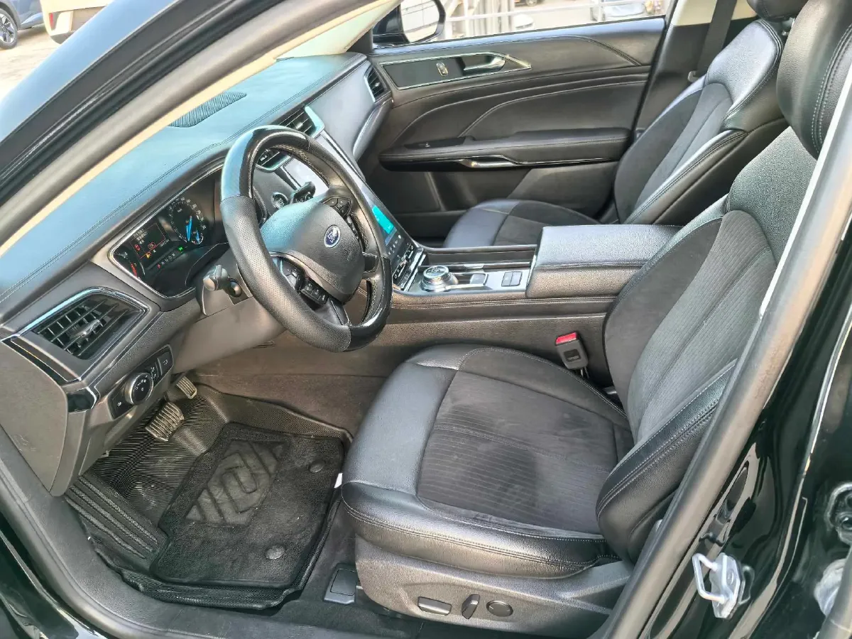 2019 Ford Taurus 2.0T 245HP L4 8AT,autocango,china used car exporter,china ev exporter,chinese used car exporter,chinese used ev exporter