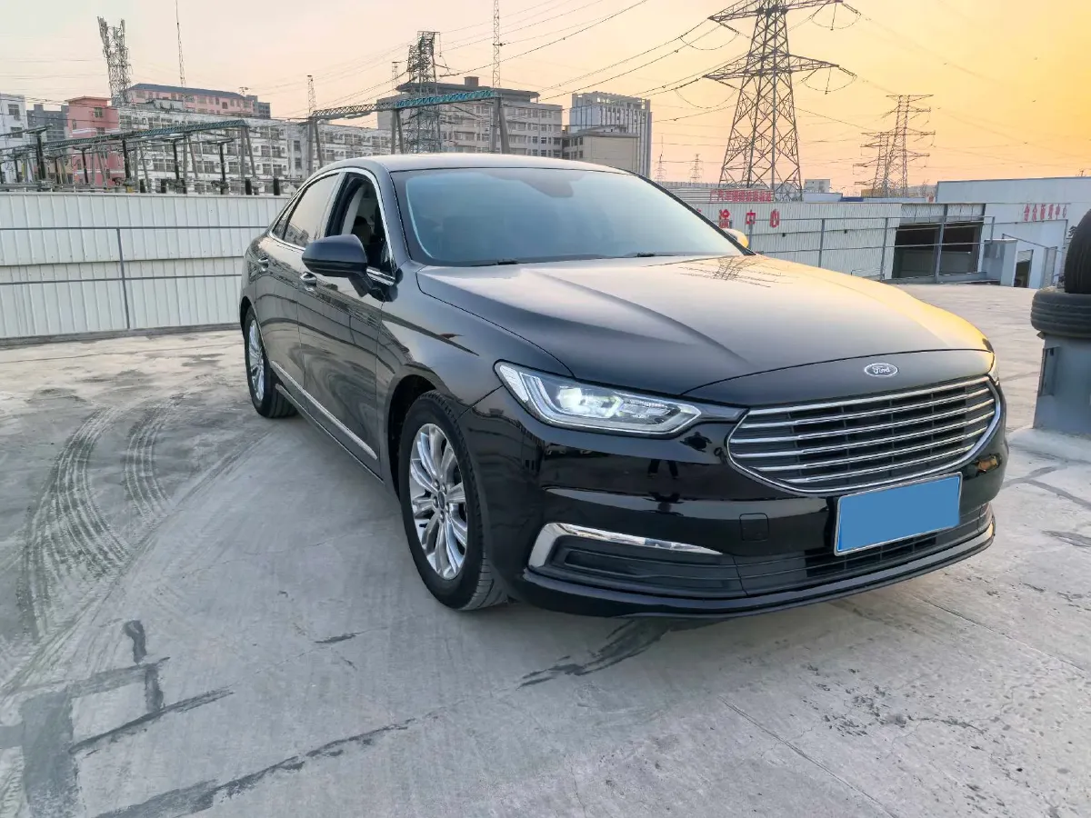2019 Ford Taurus 2.0T 245HP L4 8AT,autocango,china used car exporter,china ev exporter,chinese used car exporter,chinese used ev exporter