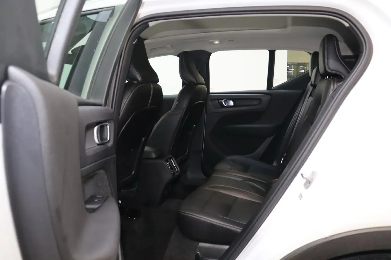 2024 Volvo XC40 2.0T 197HP L4 7DCT,autocango,china used car exporter,china ev exporter,chinese used car exporter,chinese used ev exporter