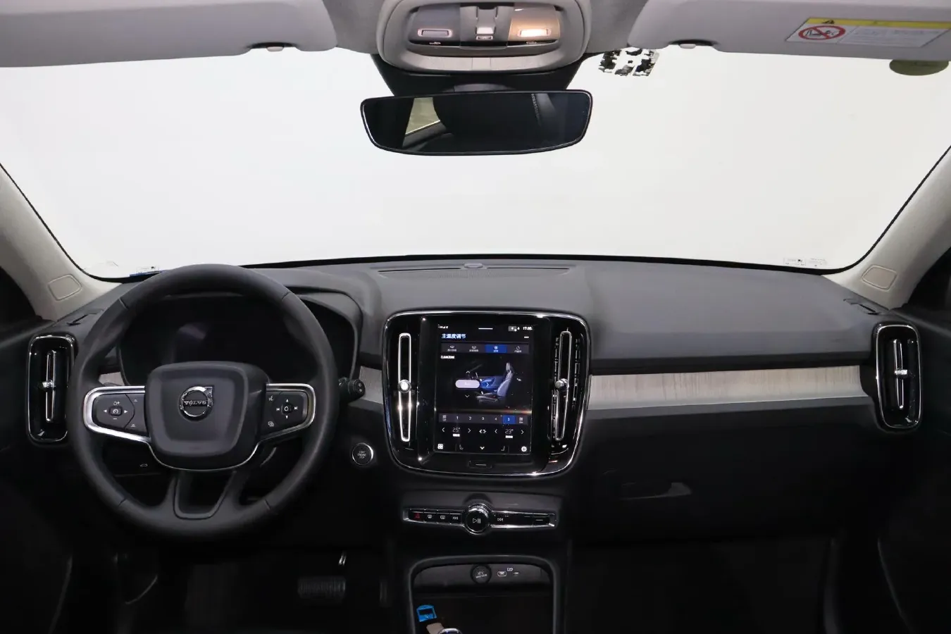 2024 Volvo XC40 2.0T 197HP L4 7DCT,autocango,china used car exporter,china ev exporter,chinese used car exporter,chinese used ev exporter