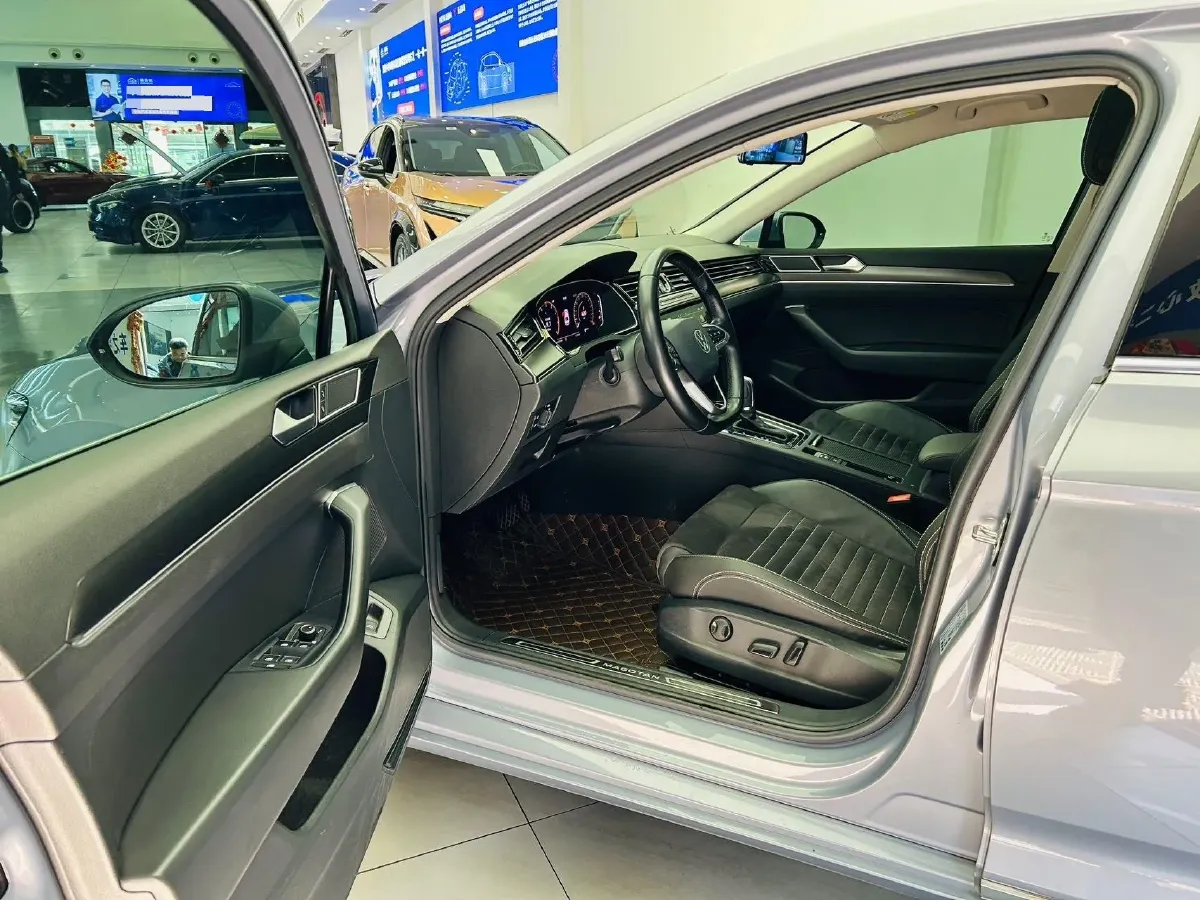 2020 Volkswagen Magotan 2.0T 186HP L4 7DCT,autocango,china used car exporter,china ev exporter,chinese used car exporter,chinese used ev exporter