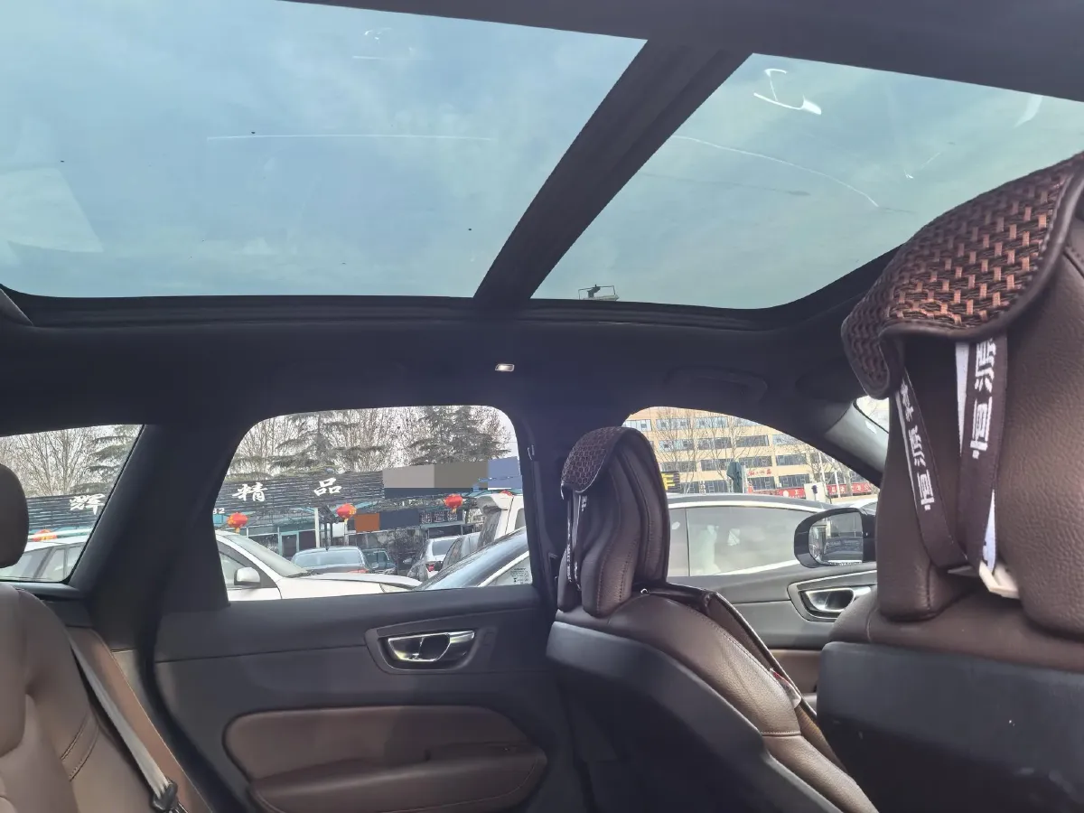 2024 Volvo XC60 2.0T 250HP L4 8AT,autocango,china used car exporter,china ev exporter,chinese used car exporter,chinese used ev exporter