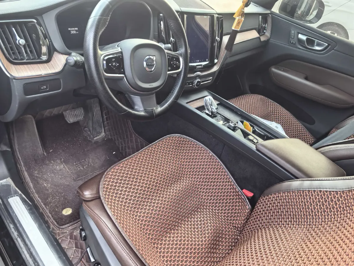 2024 Volvo XC60 2.0T 250HP L4 8AT,autocango,china used car exporter,china ev exporter,chinese used car exporter,chinese used ev exporter