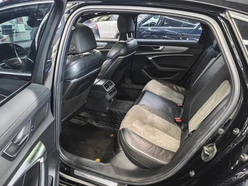 2021 Audi A6L 2.0T 190HP L4 7DCT,autocango,china used car exporter,china ev exporter,chinese used car exporter,chinese used ev exporter