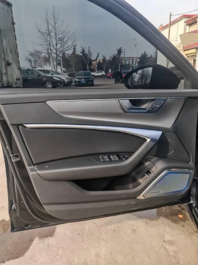 2024 Audi A6L 2.0T 190HP L4 7DCT,autocango,china used car exporter,china ev exporter,chinese used car exporter,chinese used ev exporter