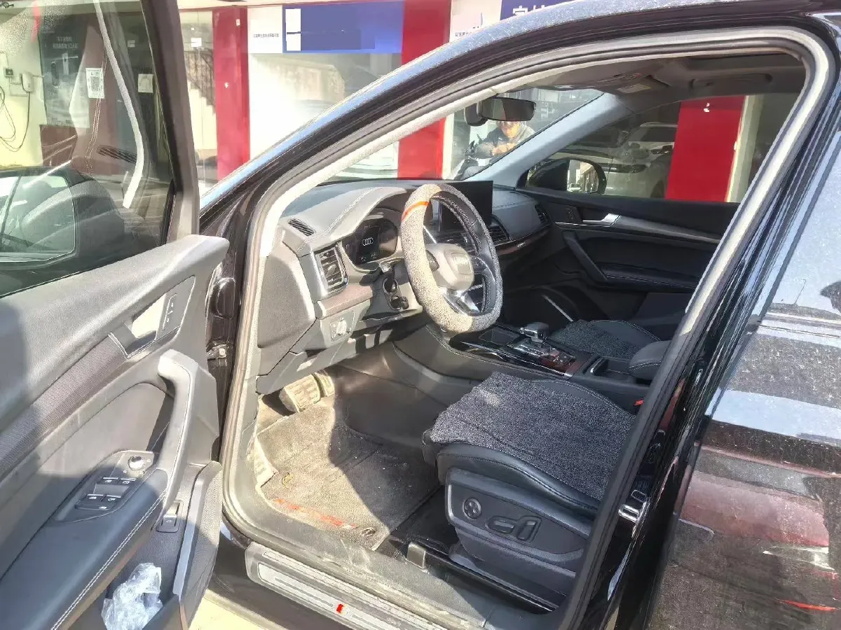 2022 Audi Q5L 2.0T 190HP L4 7DCT,autocango,china used car exporter,china ev exporter,chinese used car exporter,chinese used ev exporter