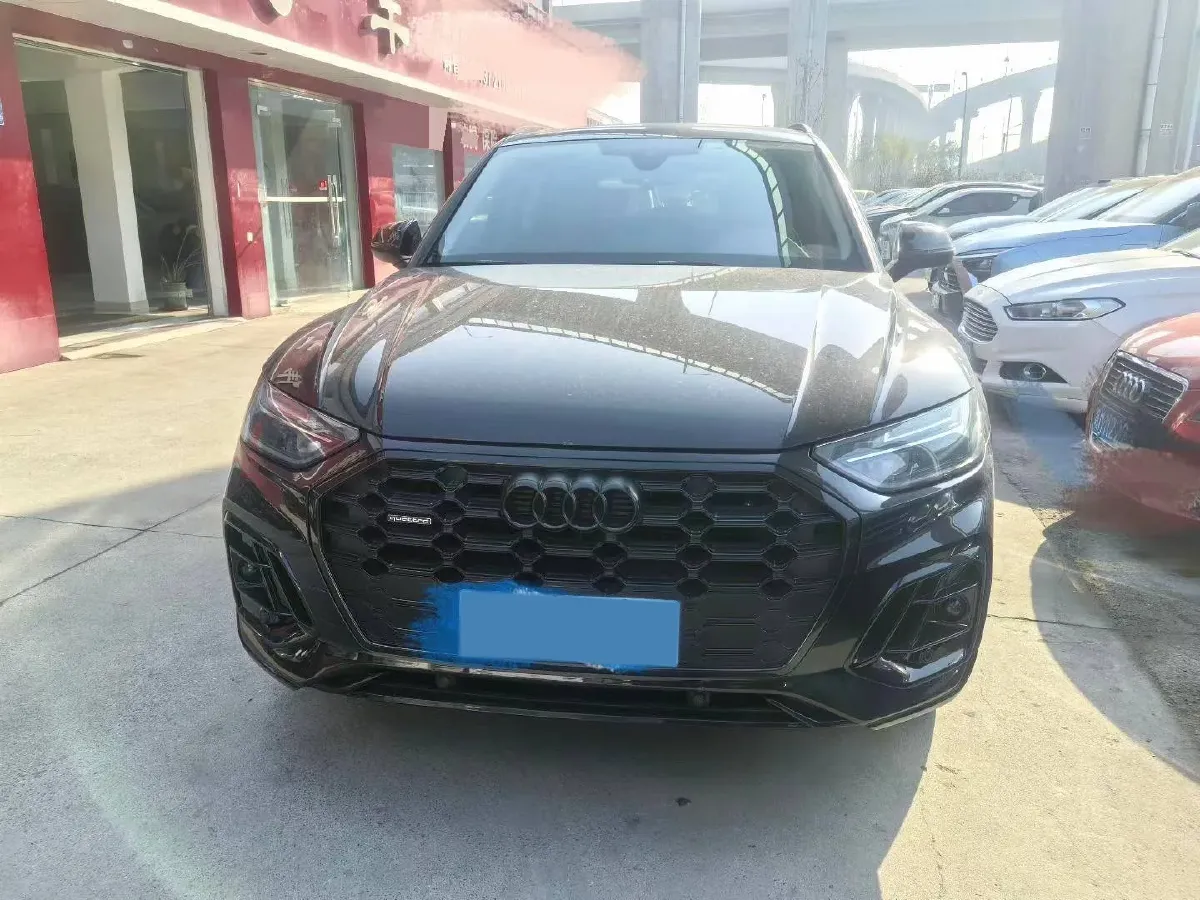 2022 Audi Q5L 2.0T 190HP L4 7DCT,autocango,china used car exporter,china ev exporter,chinese used car exporter,chinese used ev exporter