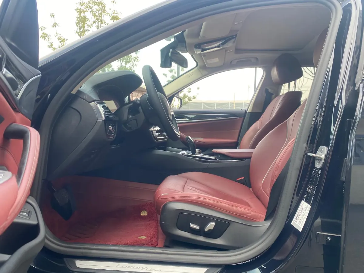 2021 BMW 5 Series 2.0T 184HP L4 8AT,autocango,china used car exporter,china ev exporter,chinese used car exporter,chinese used ev exporter