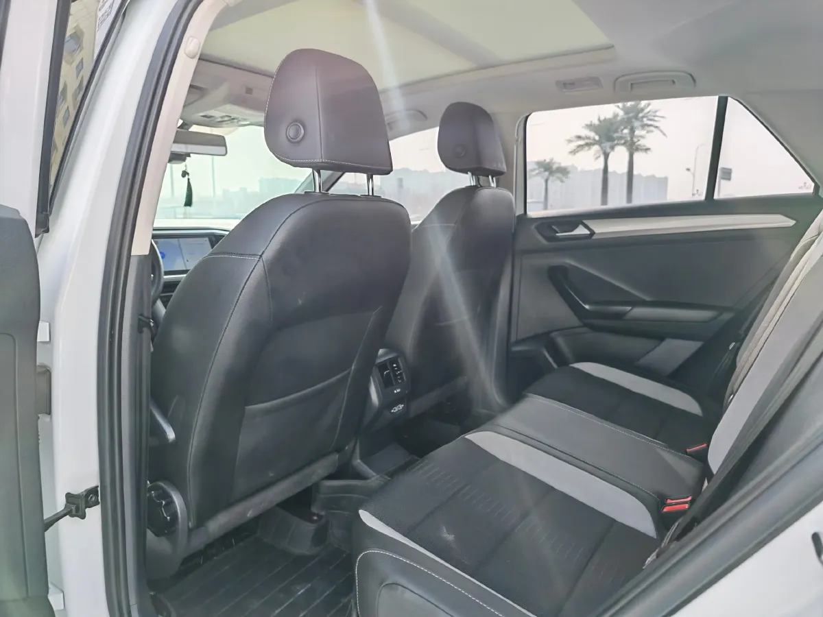 2022 Volkswagen T-Roc 1.4T 150HP L4 7DCT,autocango,china used car exporter,china ev exporter,chinese used car exporter,chinese used ev exporter