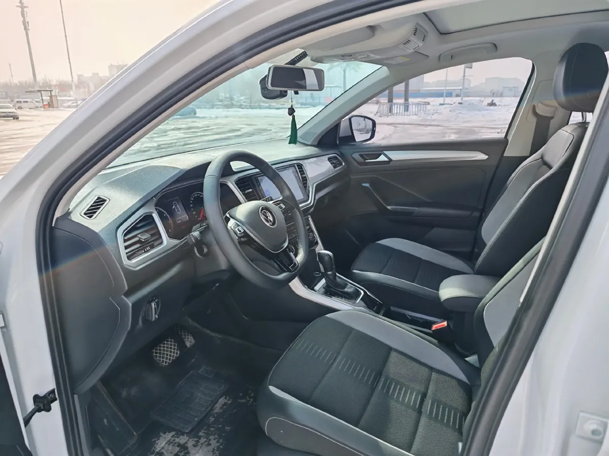 2022 Volkswagen T-Roc 1.4T 150HP L4 7DCT,autocango,china used car exporter,china ev exporter,chinese used car exporter,chinese used ev exporter