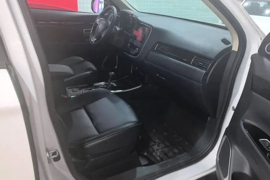 2020 Mitsubishi Outlander 2.0L 166HP L4 CVT,autocango,china used car exporter,china ev exporter,chinese used car exporter,chinese used ev exporter