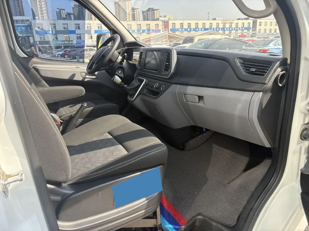 2024 MAXUS XinTu V80 2.0T 147HP L4 6MT,autocango,china used car exporter,china ev exporter,chinese used car exporter,chinese used ev exporter