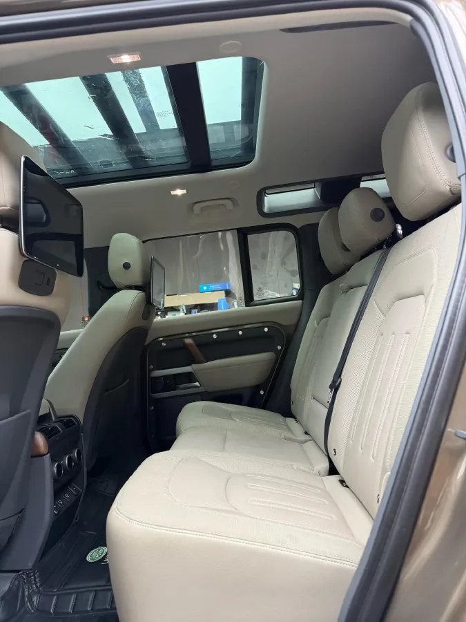 2021 Land Rover Defender 3.0T 400HP L6 8AT,autocango,china used car exporter,china ev exporter,chinese used car exporter,chinese used ev exporter