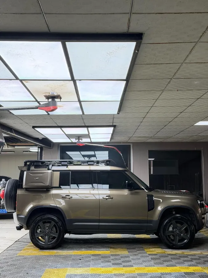 2021 Land Rover Defender 3.0T 400HP L6 8AT,autocango,china used car exporter,china ev exporter,chinese used car exporter,chinese used ev exporter