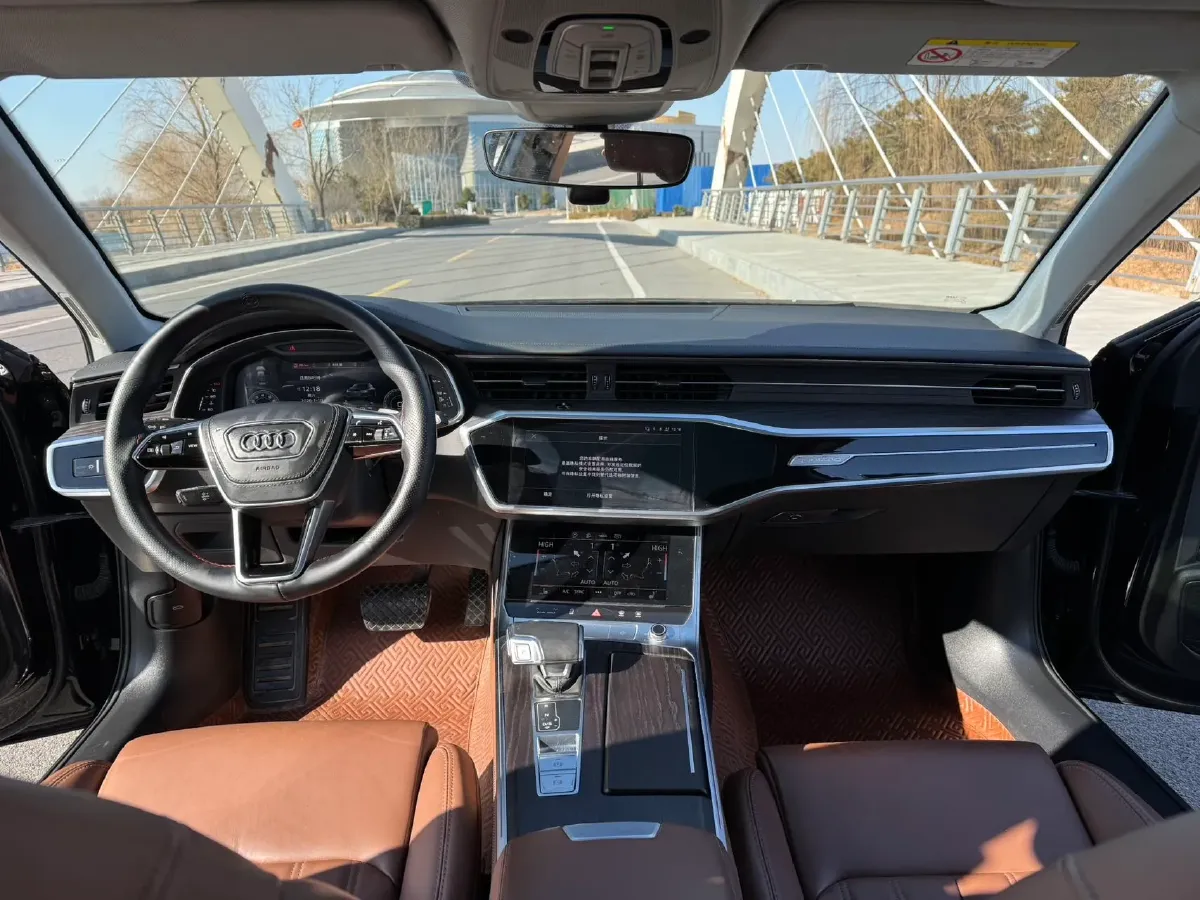 2023 Audi A6L 2.0T 245HP L4 7DCT,autocango,china used car exporter,china ev exporter,chinese used car exporter,chinese used ev exporter