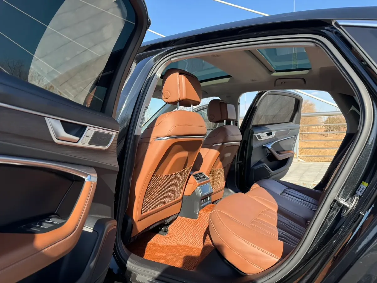 2023 Audi A6L 2.0T 245HP L4 7DCT,autocango,china used car exporter,china ev exporter,chinese used car exporter,chinese used ev exporter