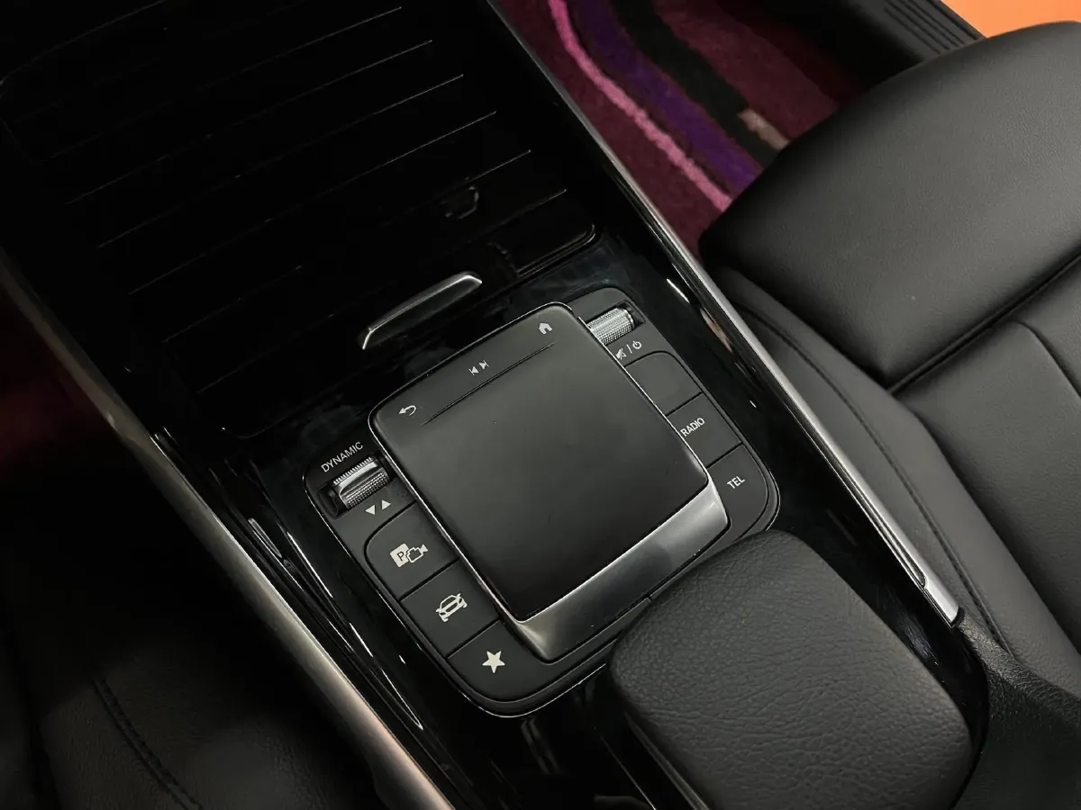 2020 Mercedes-Benz GLB Class 1.3T 136HP L4 7DCT,autocango,china used car exporter,china ev exporter,chinese used car exporter,chinese used ev exporter