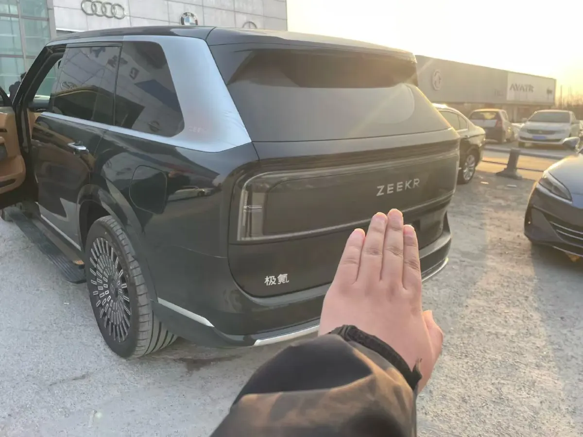 2025 Zeekr 9X 2.0T 279HP L4 1DHT PHEV,autocango,china used car exporter,china ev exporter,chinese used car exporter,chinese used ev exporter