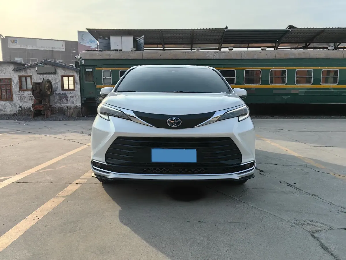 2023 Toyota Sienna 2.5L 189HP L4 E-CVT Hybrid,autocango,china used car exporter,china ev exporter,chinese used car exporter,chinese used ev exporter
